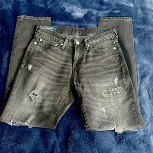ABERCROMBIE & FITCH